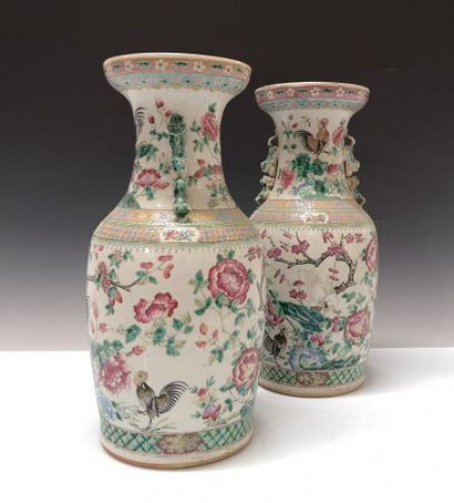 CHINE, Canton - XIXe siècle

Paire de vases...