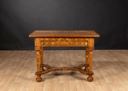 Table de milieu à entretoise entièrement...