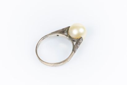 Bague en or et argent sertie d'une perle...