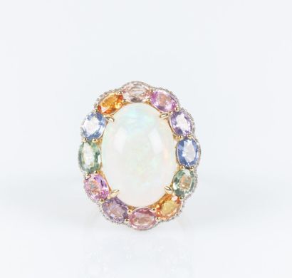 Bague en or de deux tons sertie d'une importante...