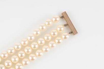 Bracelet trois rangs de perles de culture...