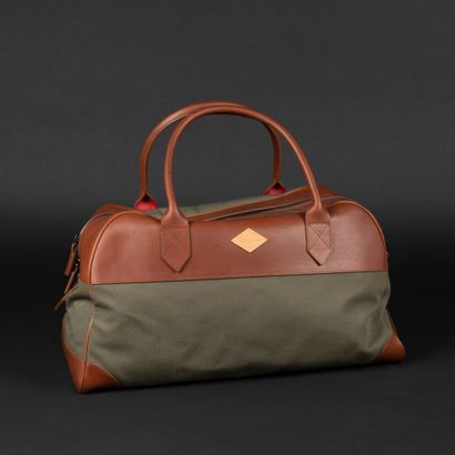 LEON FLAM. Sac de voyage en cuir havane et...