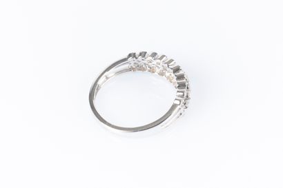 Bague en or gris, triple lignes de diamants...