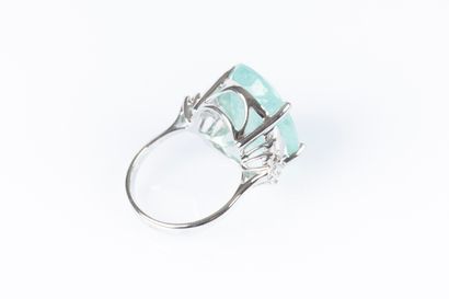 Bague en or gris sertie d'une tourmaline...