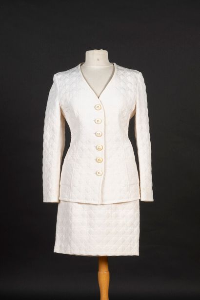 CHRISTIAN DIOR. Tailleur en soie matelassée...