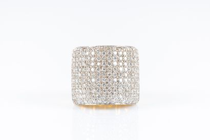 Importante bague en or de deux tons sertie...