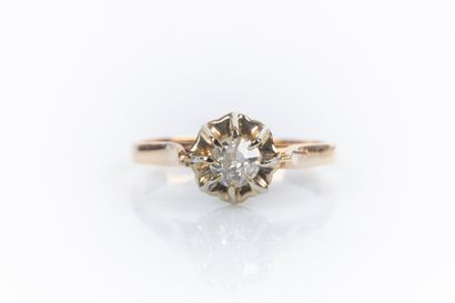 Bague solitaire en or sertie d'un diamant...