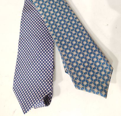 2 cravates: HERMES et FERRAGAMO, dominante...