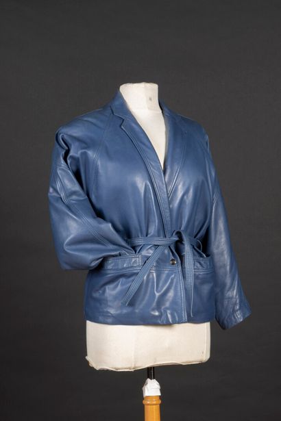 MAC DOUGLAS. Veste en cuir bleu canard, la...