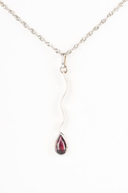Pendentif en or blanc serti d'une tourmaline...