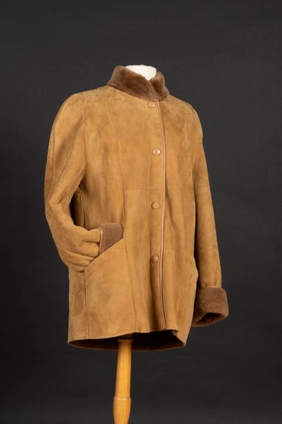 Manteau en peau lainée camel. T. 40-42