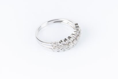 Bague en or gris, triple lignes de diamants...
