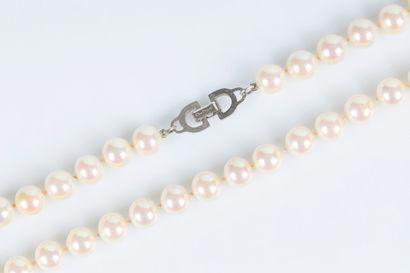 CHRISTIAN DIOR. Sautoir de perles de fantaisie...