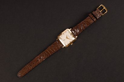 JAEGER-LECOULTRE. Montre d'homme carrée à...
