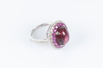 Bague en or blanc sertie d'une tourmaline...