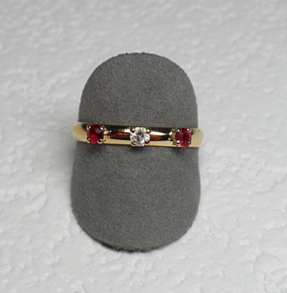 Bague en or sertie d'un diamant taille brillant,...