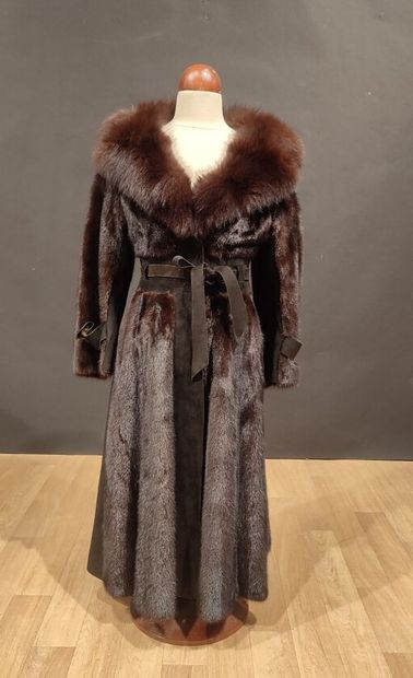 Dark mink coat, black skin facings and fox...
