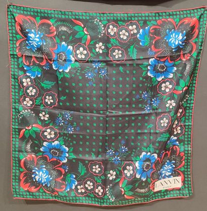 LANVIN. Ensemble de 4 foulards

- carré en...