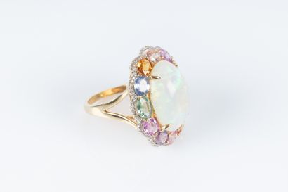 Bague en or de deux tons sertie d'une importante...