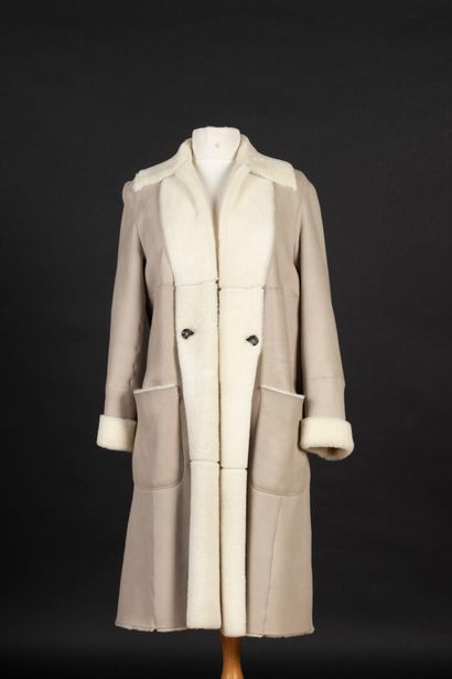MAX MARA. Manteau réversible en peau lainée...