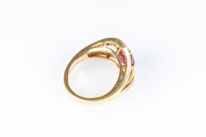 Bague en or jaune double anneau serti de...