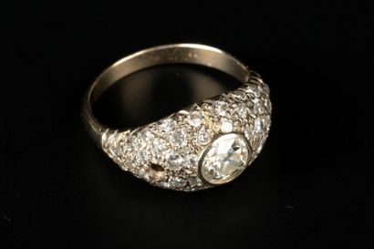 Bague jonc en or gris pavée de diamants taille...