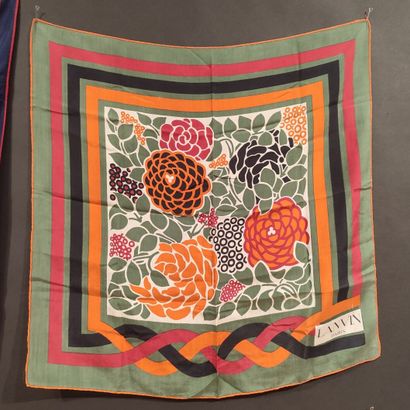 LANVIN. Ensemble de 4 foulards

- carré en...