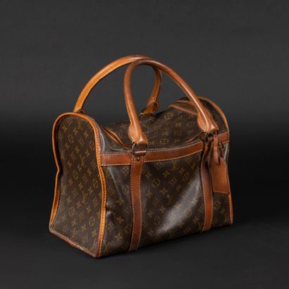LOUIS VUITTON. Sac de voyage pour chien ou...
