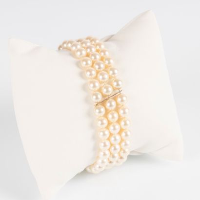 Bracelet trois rangs de perles de culture...