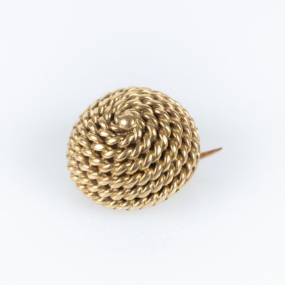 Petit broche ronde à motif tressé. Années...