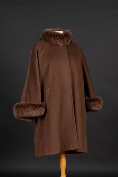 Manteau en lainage (laine angora cachemire)...