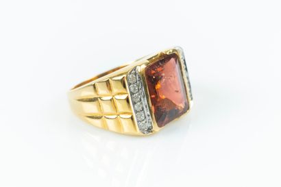 Importante bague en or jaune, anneau godronné,...