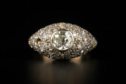 Bague jonc en or gris pavée de diamants taille...