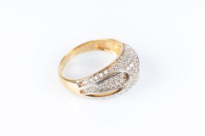 Bague jonc en or de deux tons sertie de diamants...