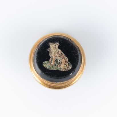 Bouton en or serti d'une plaquette d'onyx...