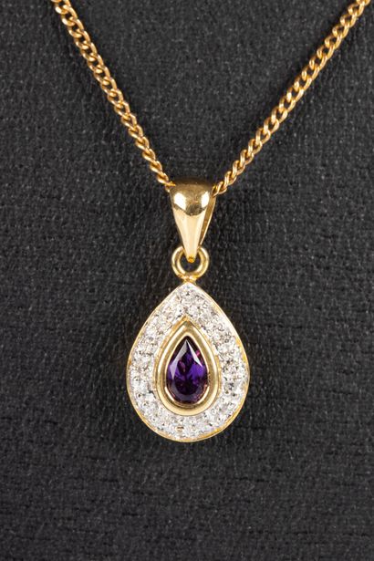 Pendentif en or de deux tons serti d'une...