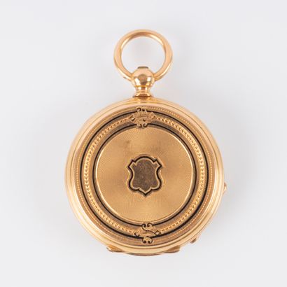 Montre de col en or guilloché et émaillé...