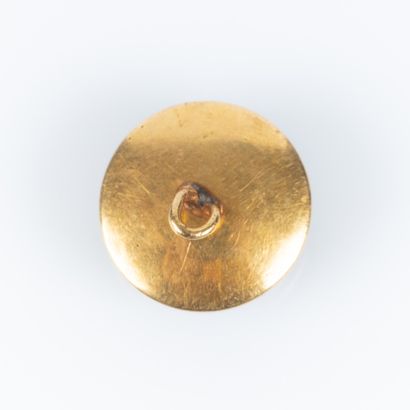Bouton en or serti d'une plaquette d'onyx...