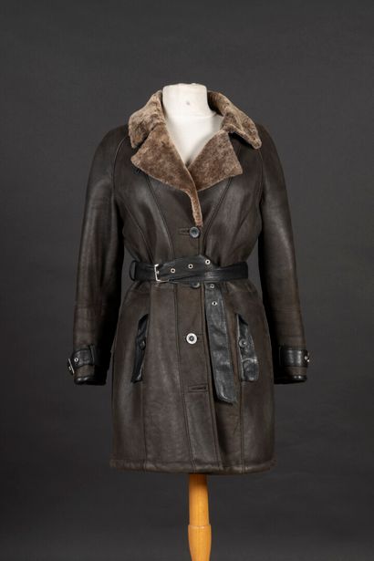 Philippe VALLEREUIL. Manteau long pour femme...