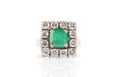 Bague en or gris et platine sertie d'une...