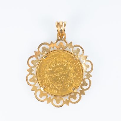 Pendentif en or serti d'une monnaie en or:...
