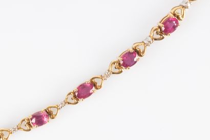 Bracelet en or de deux tons maille coeurs,...