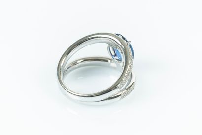 Bague double anneau pavés de diamants (GVS)...
