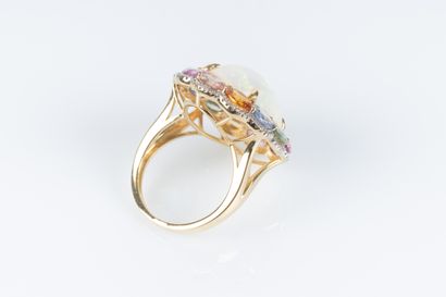 Bague en or de deux tons sertie d'une importante...