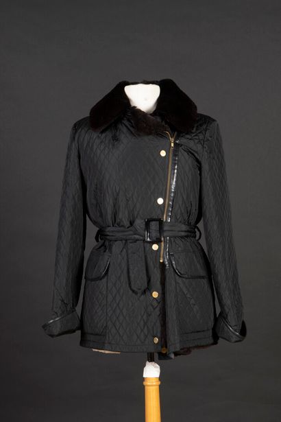REVILLON. Veste 3/4 en microfibre matelassée...