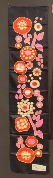 Ensemble de 3 foulards dont :

- PIERRE CARDIN....
