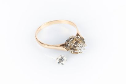 Bague solitaire en or sertie d'un diamant...