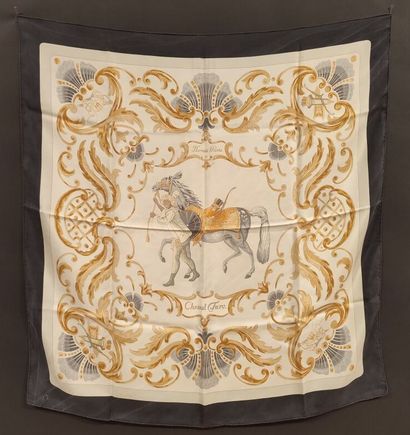 HERMES. Carré en soie, modèle Cheval Turc,...