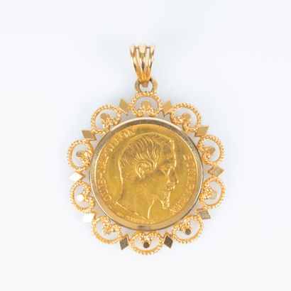 Pendentif en or serti d'une monnaie en or:...