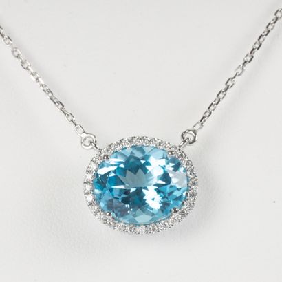 Collier maille forçat en or blanc serti d'une...